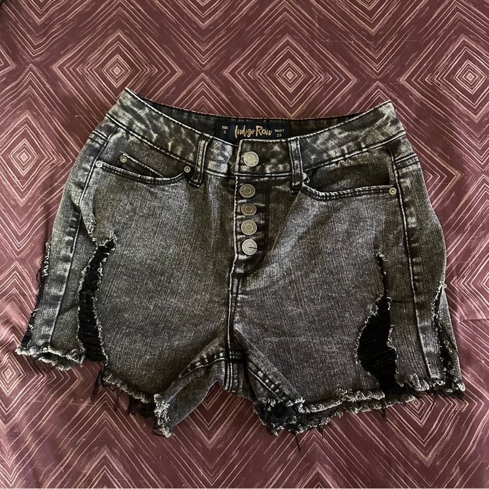 Juniors’ Indigo Rein Distressed Black Denim Shorts, EUC, 3